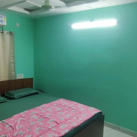 Ruhithahomestay- Ac Rooms-Free Wifi- Android Tv - Near To Alipiri- Door Service Тірупаті Екстер'єр фото